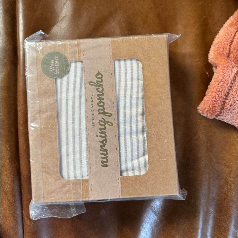 Weesprout poncho nursing